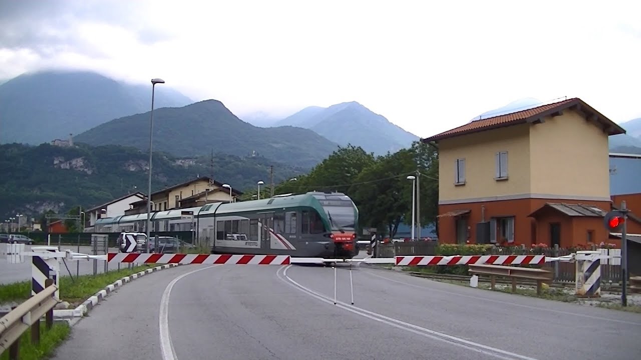 Spoorwegovergang Cividate-Malegno (I) // Railroad crossing // Passaggio a livello