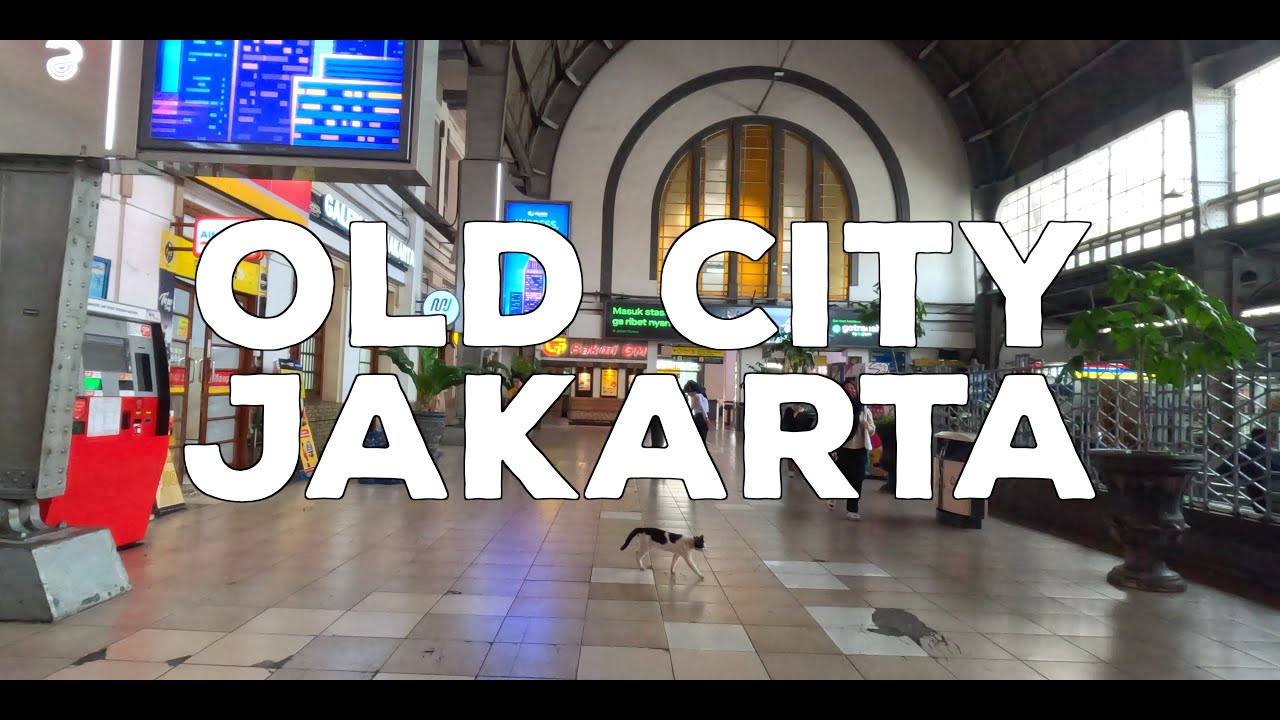 Jakarta | A Walking Tour of Old City, Train Station And Taman Fatahillah