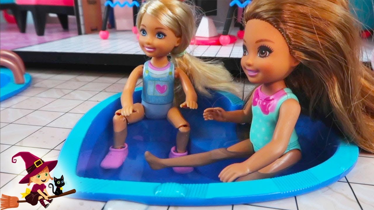 Cumpleaños de Chelsea 🎁 Barbie Esconde su Regalos