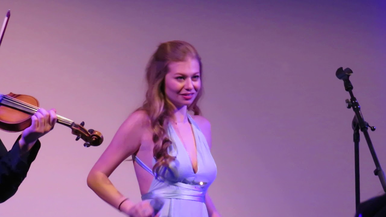 Zoë live beim Wiener Regenbogenball – Devinez