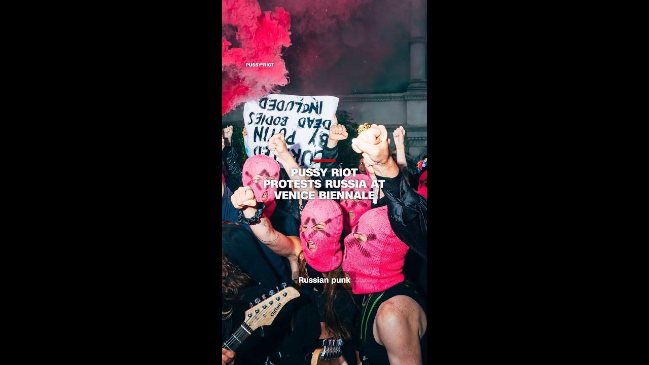 Pussy Riot протестуют против России на Венецианской биеннале
