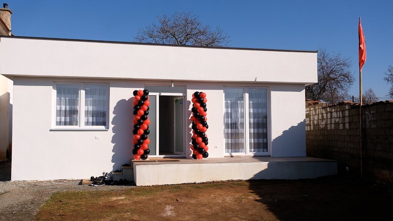 Në Ditën e Flamurit tri familje në Gjakovë bëhen me kulm mbi kokë