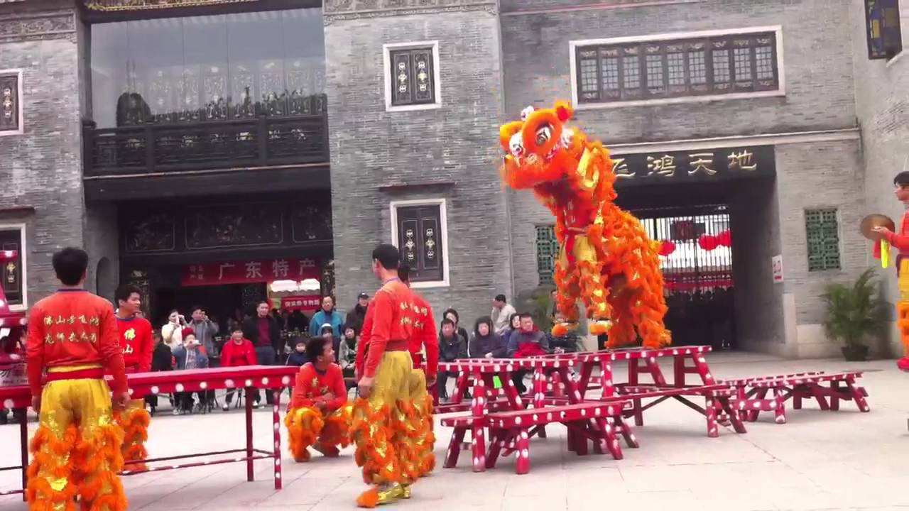 China, Guangdong, Foshan - Lion Dance