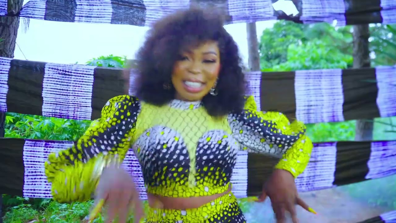 Aicha_sylla-_-Côcô__clip-officiel_2022🇬🇳🇬🇳❤-by_happy-solutions