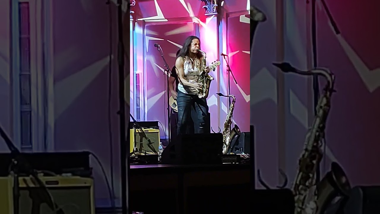 Vanessa Collier - Love comes to town