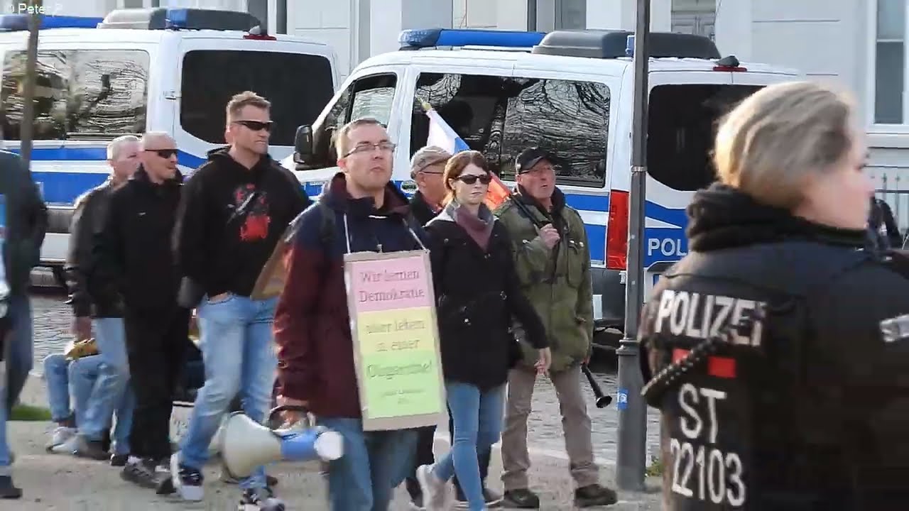 Halberstadt 11.04: Querdenken Demo von Polizei gestoppt. Russland Fans & Verschwörungsideologen