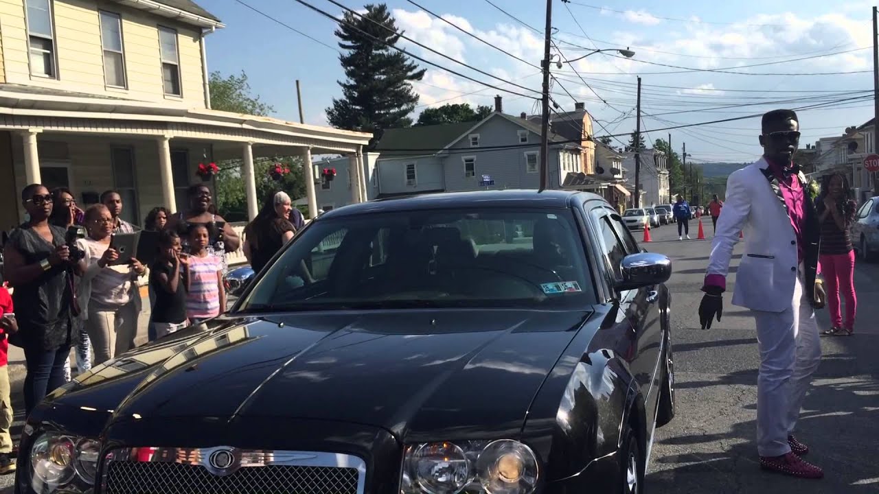 Steelton-Highspire High School students participate in neighborhood parade before prom