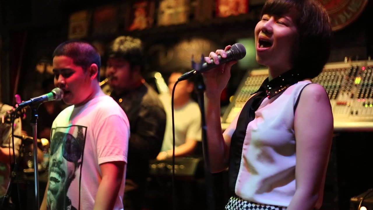 Saxophone Pub - Saving all my love for you - MVI 8851