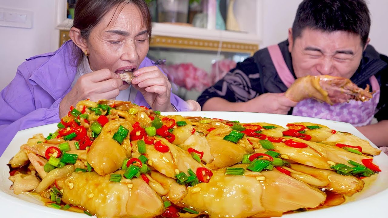 8-килограммовая местная курица, тушеная с луком и имбирем!