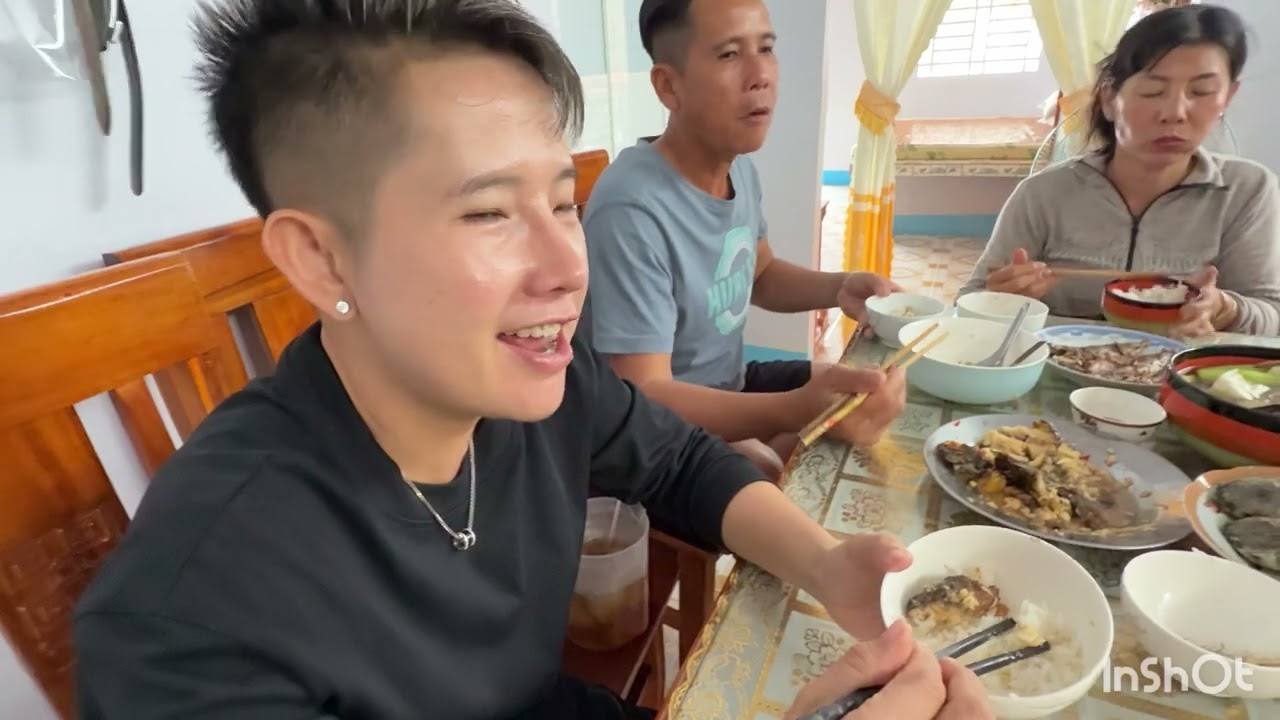 Cảnh quê ẩm thực từ nhà ra tới ngoài đồng thật thú vị