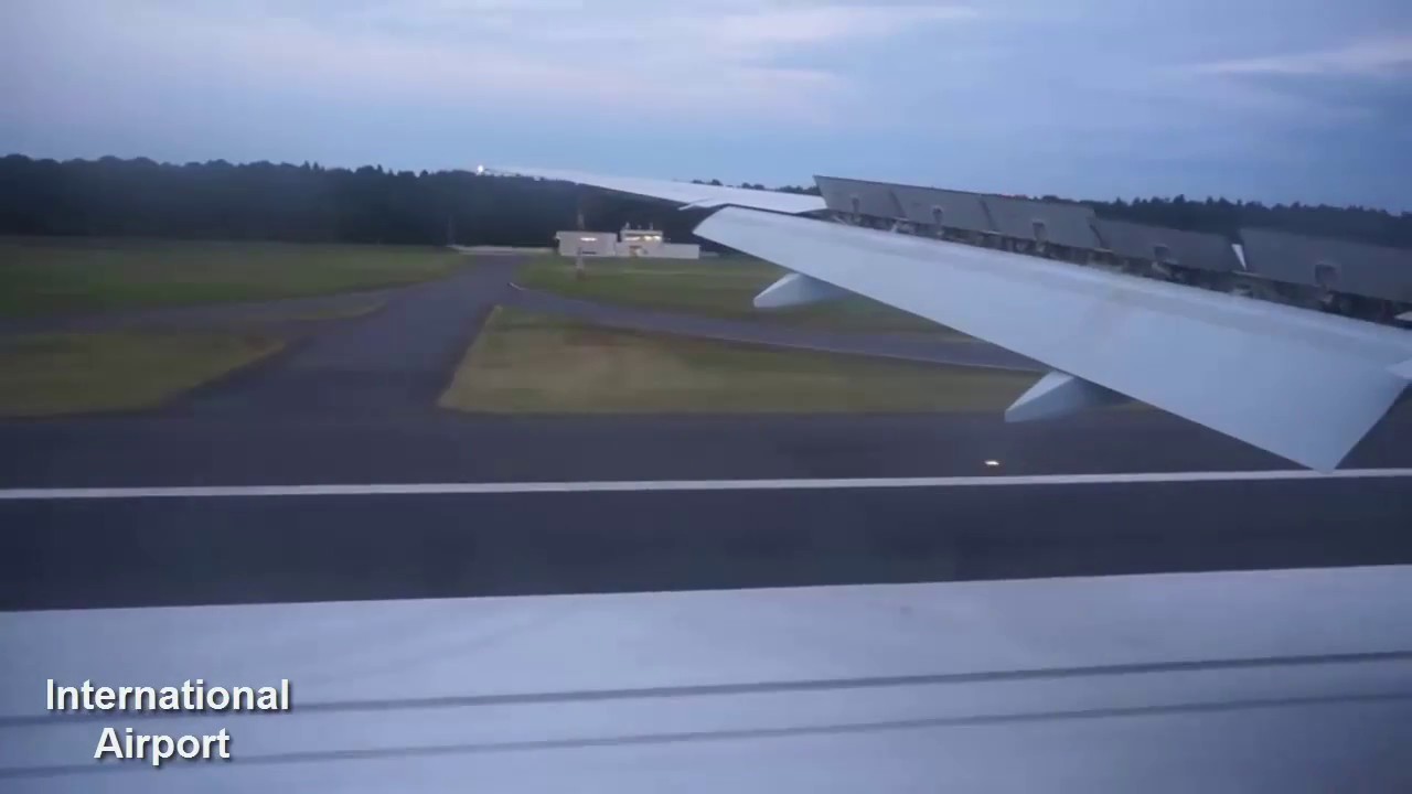 Qatar Airways QR 806 Boeing 777-200 Landing at Narita International Airport