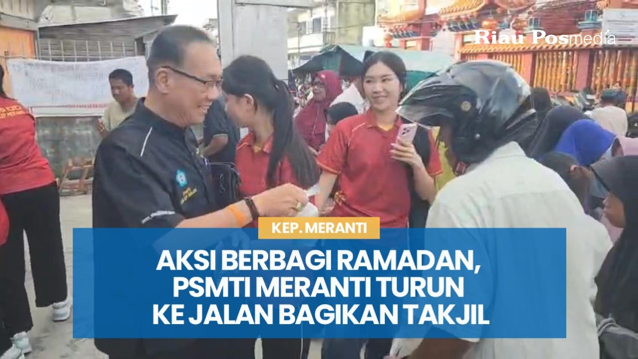Aksi Berbagi Ramadan, PSMTI Meranti Turun ke Jalan Bagikan Takjil
