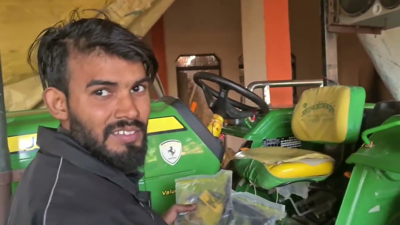 #johndeere #tractor  डीजल टंकी पाइप एंड वेयरिंग चेंज करते हुए। Company taraf se Free #farming  
