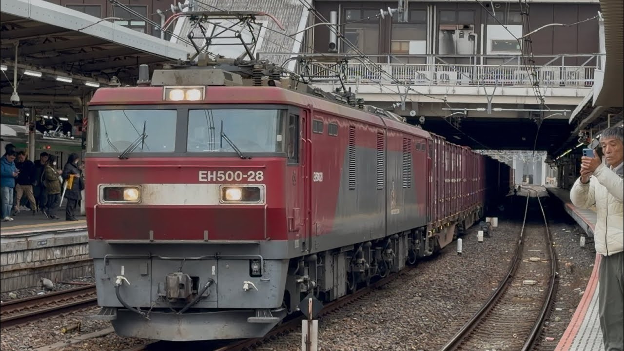 【4K高画質】JR貨物EH500形28号機〔仙貨〕＋コキ20両が大宮駅10番線を通過するシーン（3073レ・仙貨A160・コンテナ輸送）2026.2.7