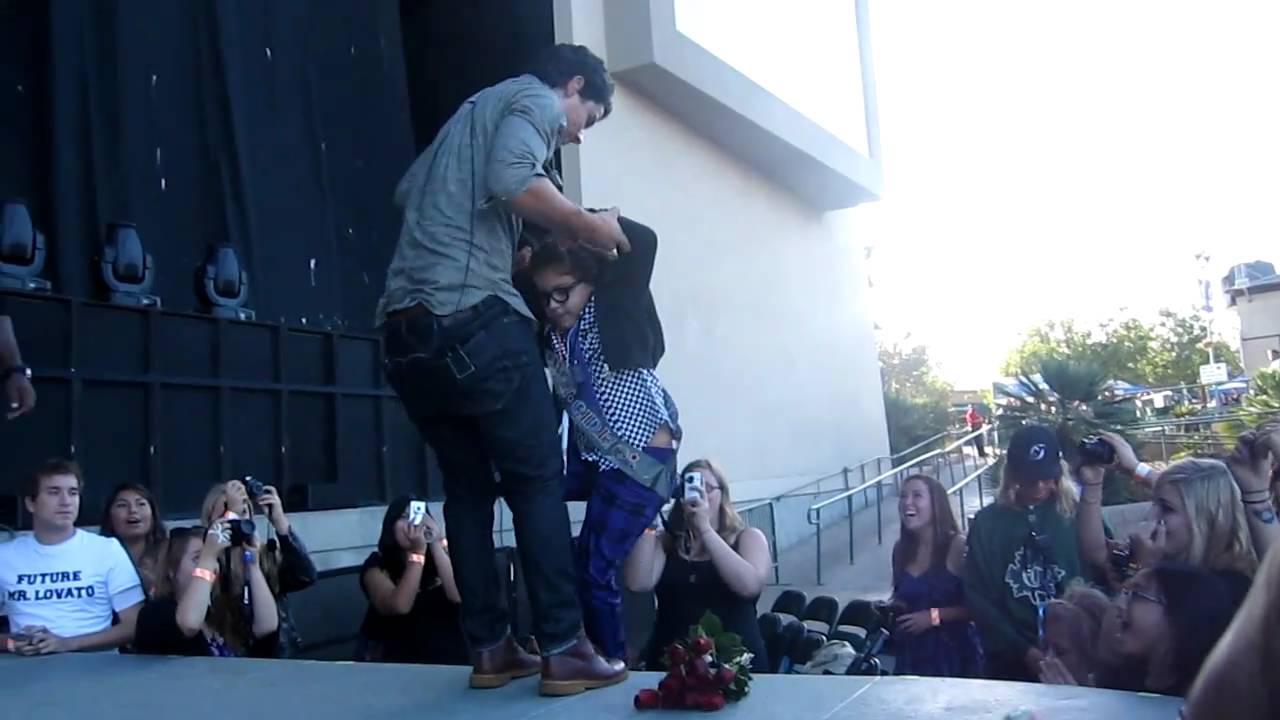 Little Girl Rejects Nick for Joe on Nick's Birthday! - Chula Vista 9/16/10