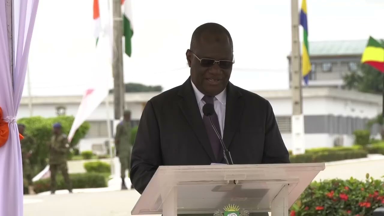 Défense : le Premier Ministre remet les épaulettes des 113 élèves-officiers de l’école de Zambakro