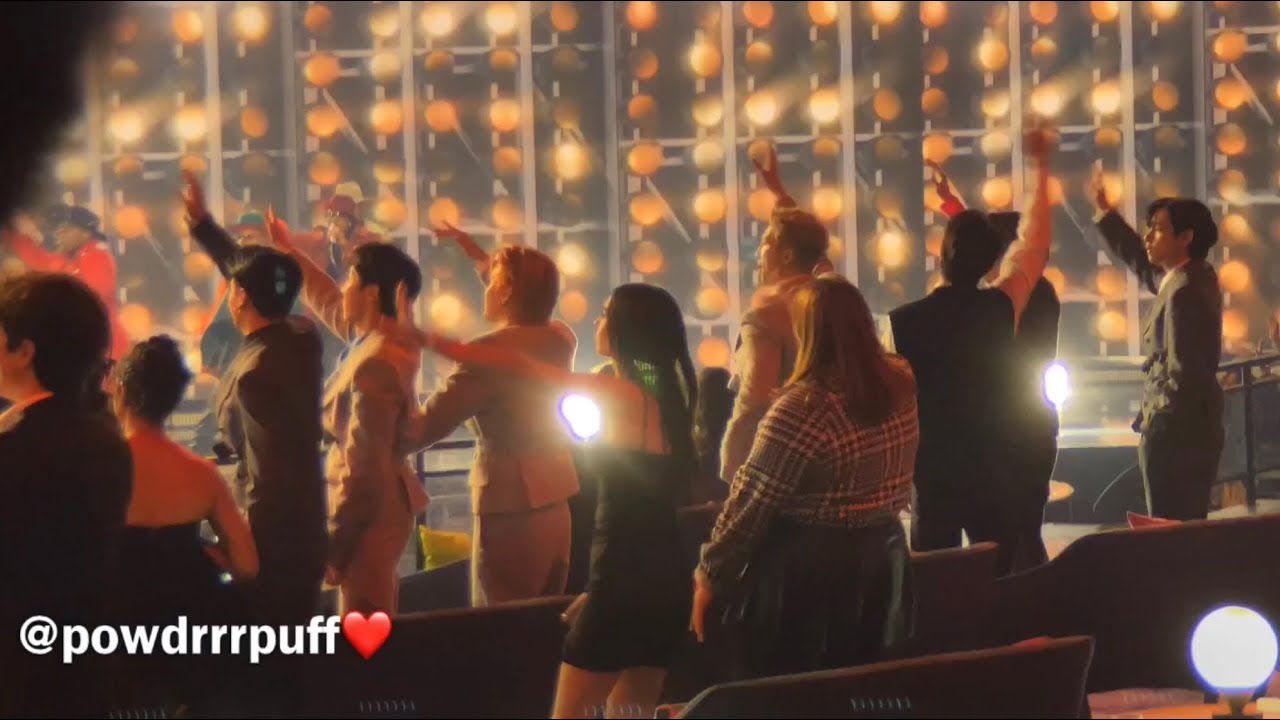 FANCAM - BTS DANCING to NKOTB & New Edition - AMAs 2021