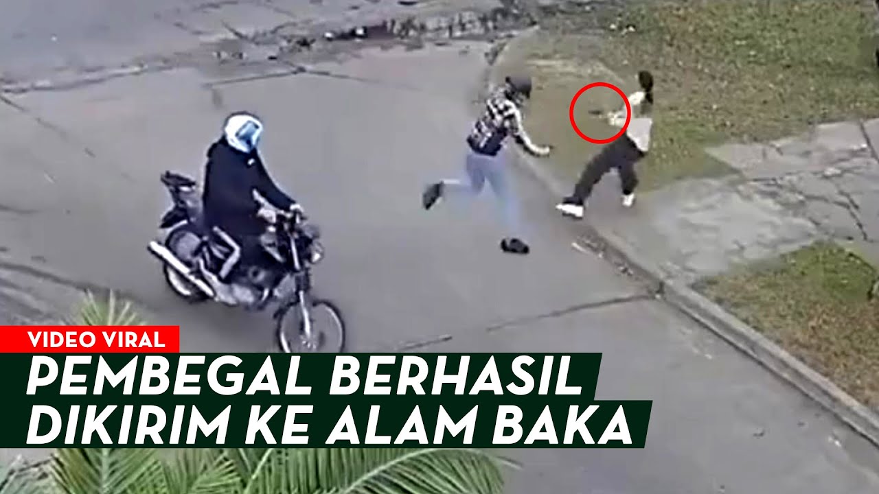 WANITA SEORANG DIRI HABISI DUA PEMBEGAL! Saat Mendekat, Pelaku Langsung Diberi Serangan Telak