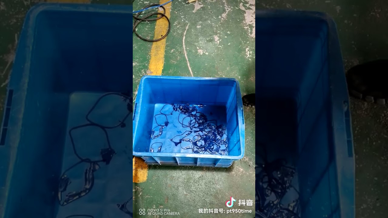 Rubber parts deburring and deflashing machines