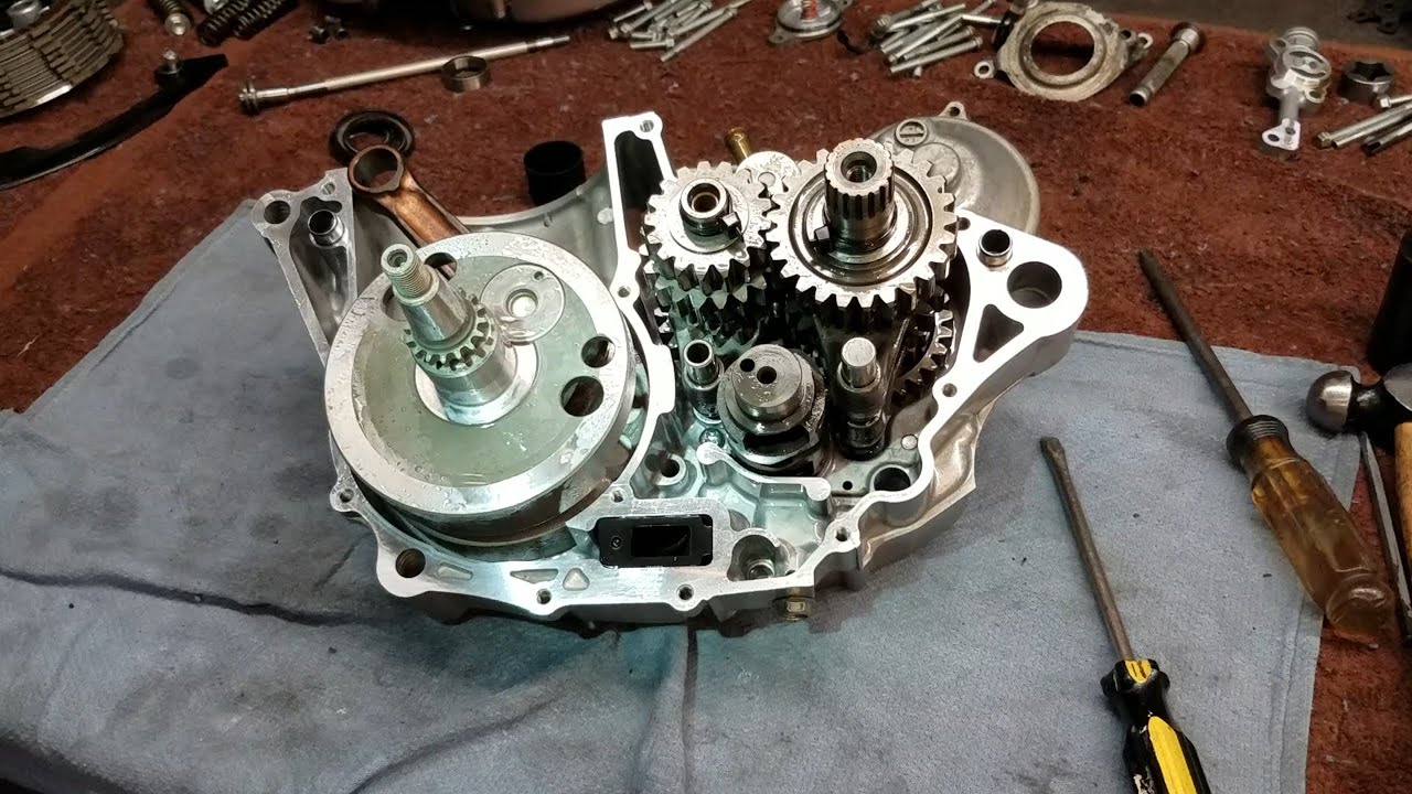 1:11 Suzuki RMZ450 Full Motor Rebuild 2009-2025 (Part 2). Replacing the crankshaft and a top end.
