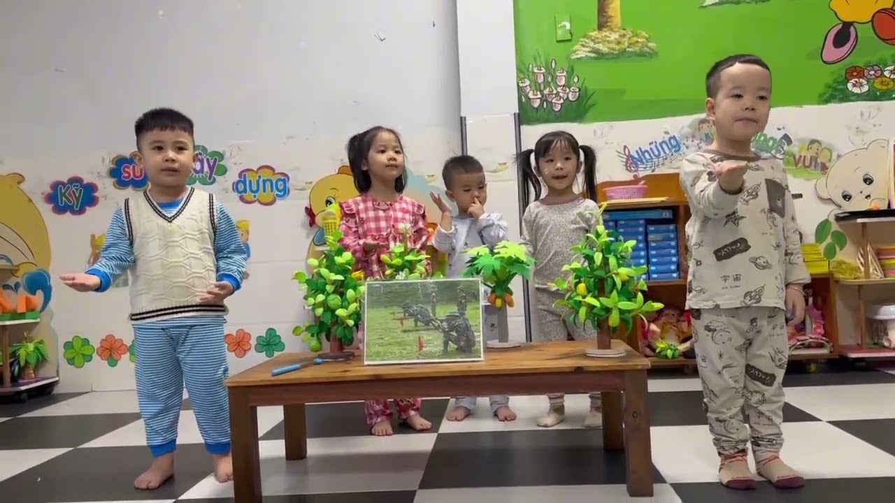 7. Đô La đọc thơ chú bộ đội của em