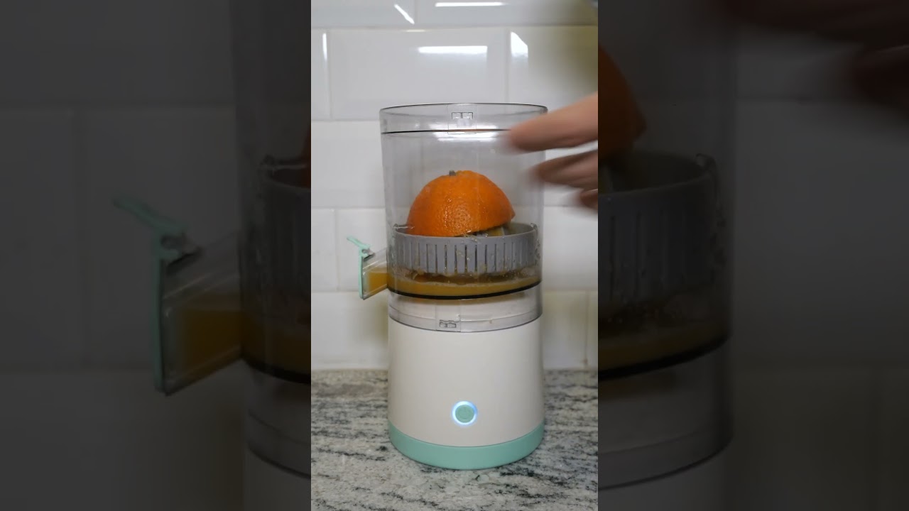 Automatic Citrus Juicer With One-Button Operation