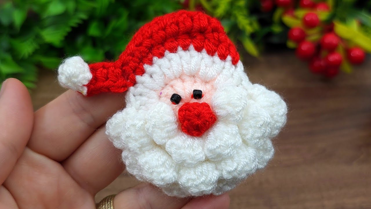 merry christmas!!!**!!! I made an easy and very cute crochet santa claus. come on, try it too