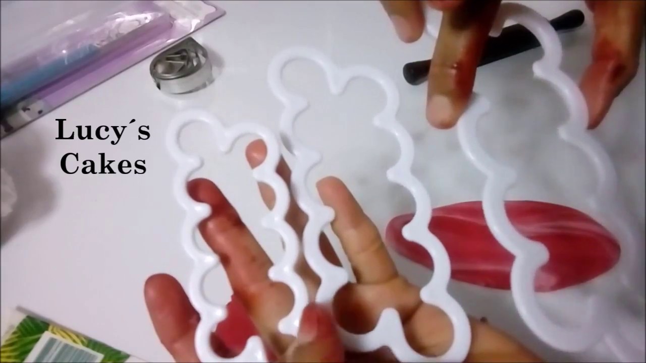 Como hacer rosas en masa elástica o fondant muy elegantes!