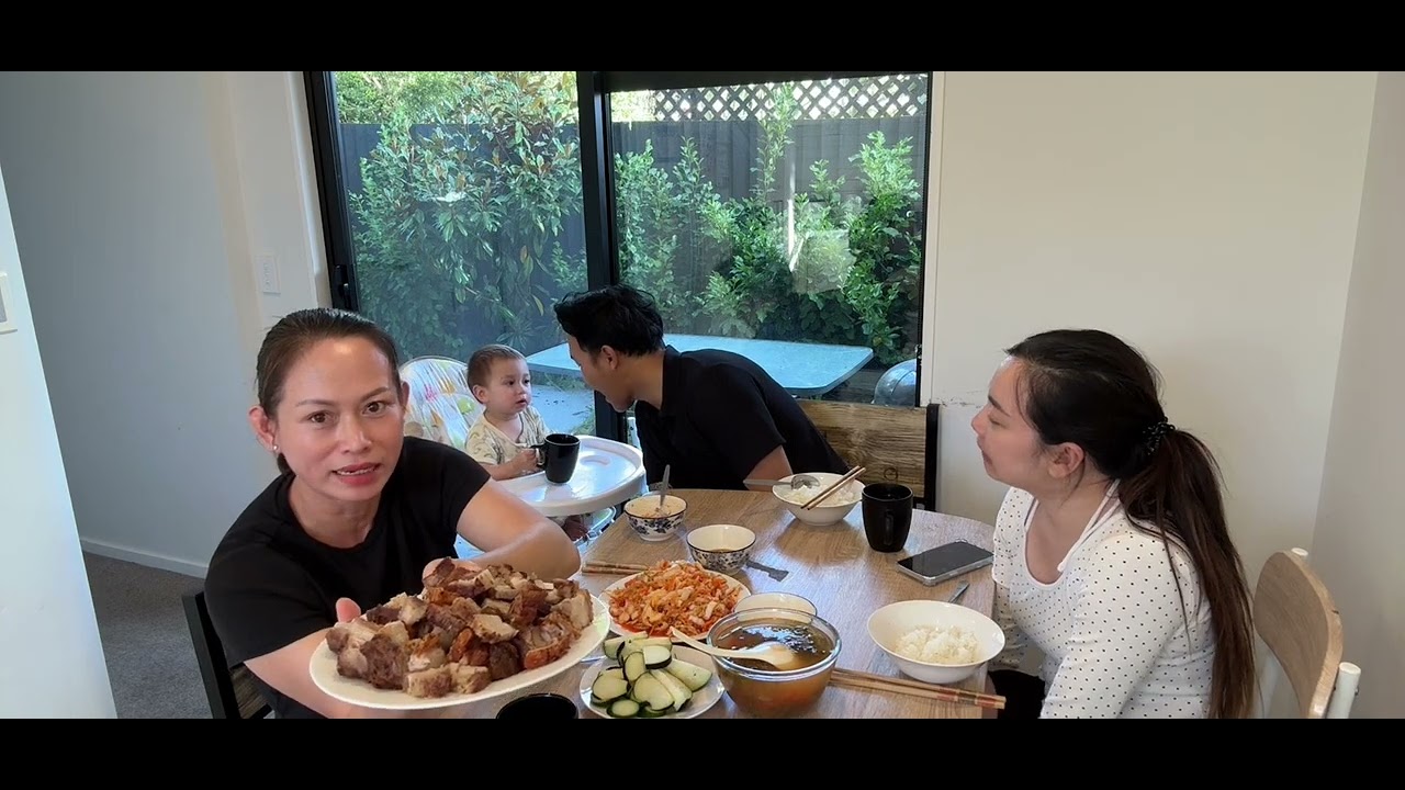 Làm kim chi cấp tốc để ăn tối với thịt heo quay nhà làm 