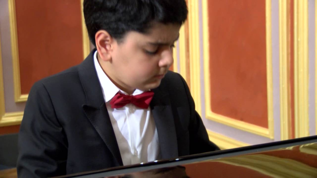 Dmitry Ishkhanov (11 yrs.)- R. Schumann Arabesque Op. 18
