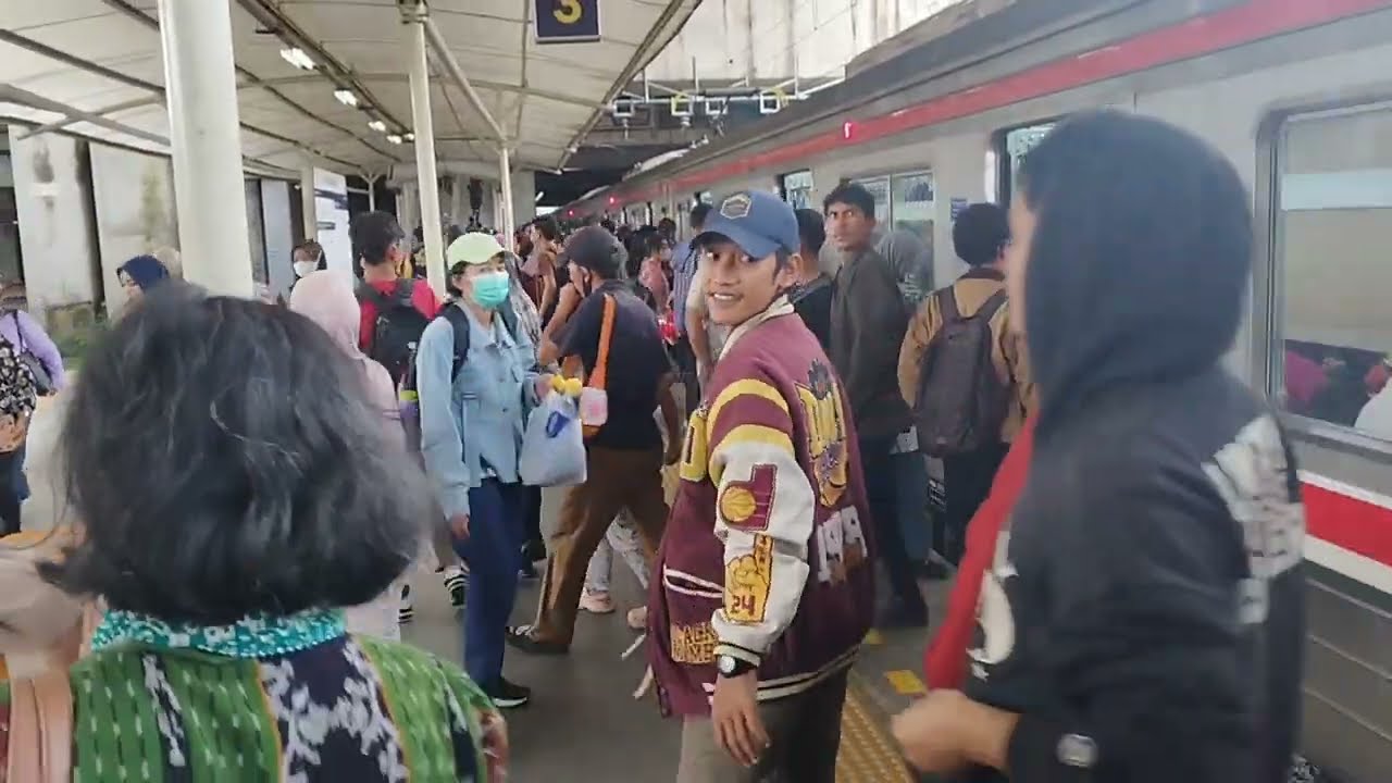 Naik KRL Dari Lenteng Agung Ke Tambun Transit Di Manggarai