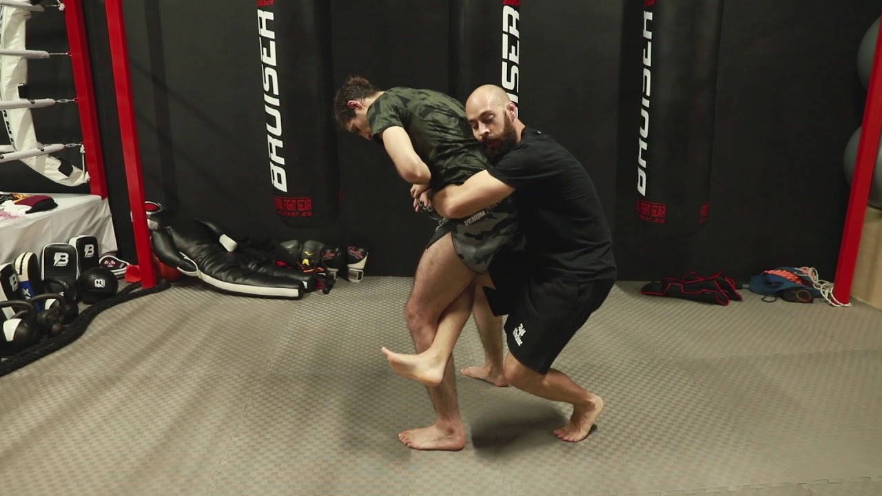 DERRIBO MMA DESDE LA ESPALDA - TÉCNICAS DE MMA 🥊🤼‍♂️🥋 [Alberto del Campo]