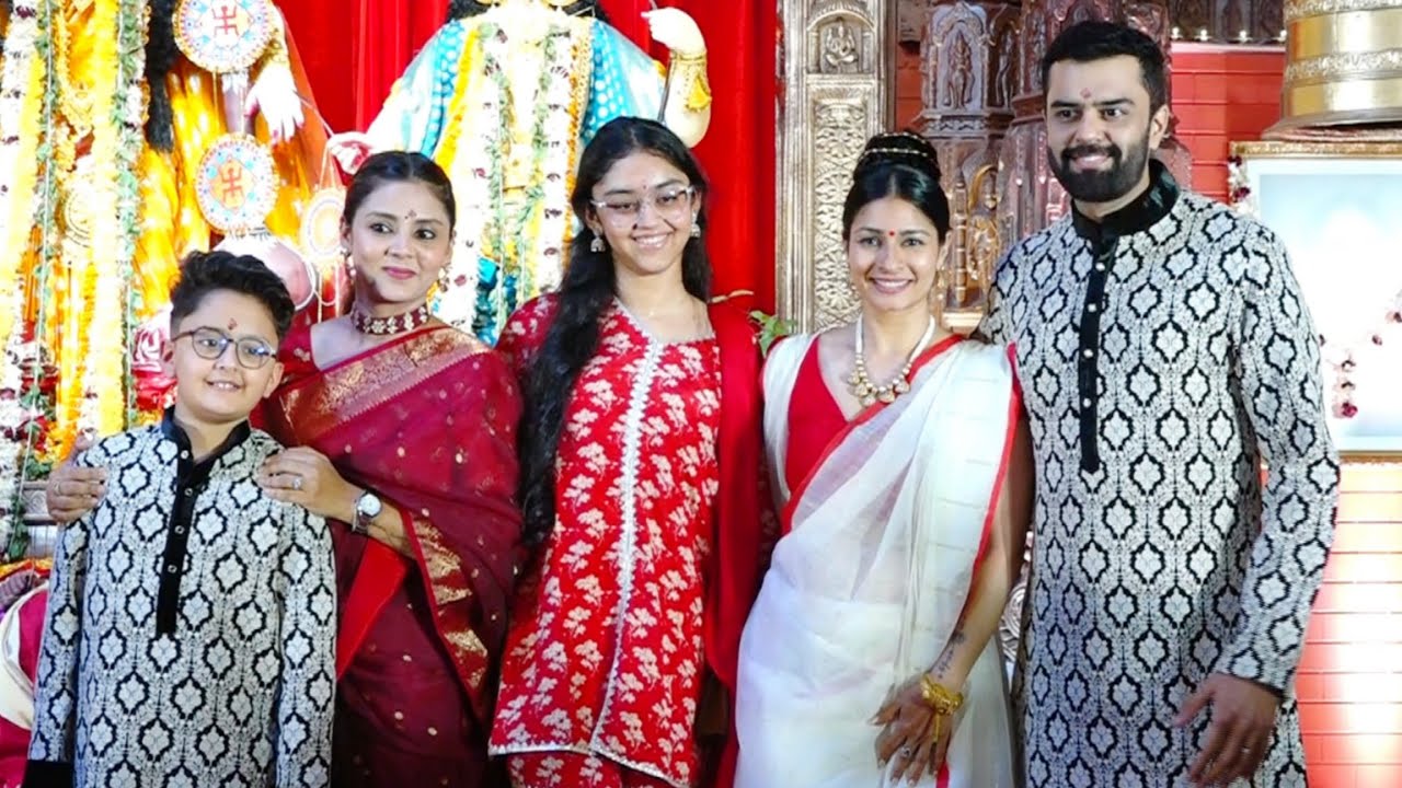 Maniesh Paul With Family,Divya Dutta,Jackie Shroff,Kirti Chaudhary At North Bombay Biggest DurgaPuja