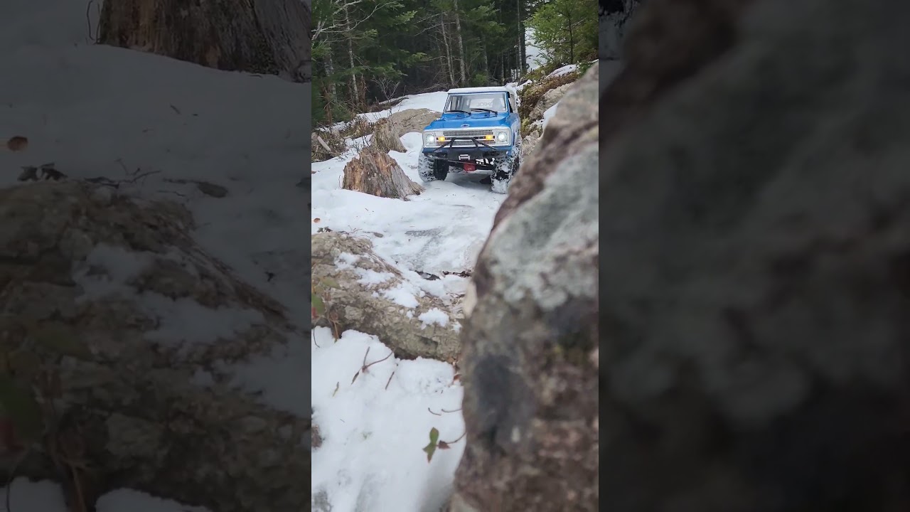 Axial Racing Scx10II 69 Chev Blazer .. Winter Trailing.  #shorts  #scx10 #axialracing #chevyblazer