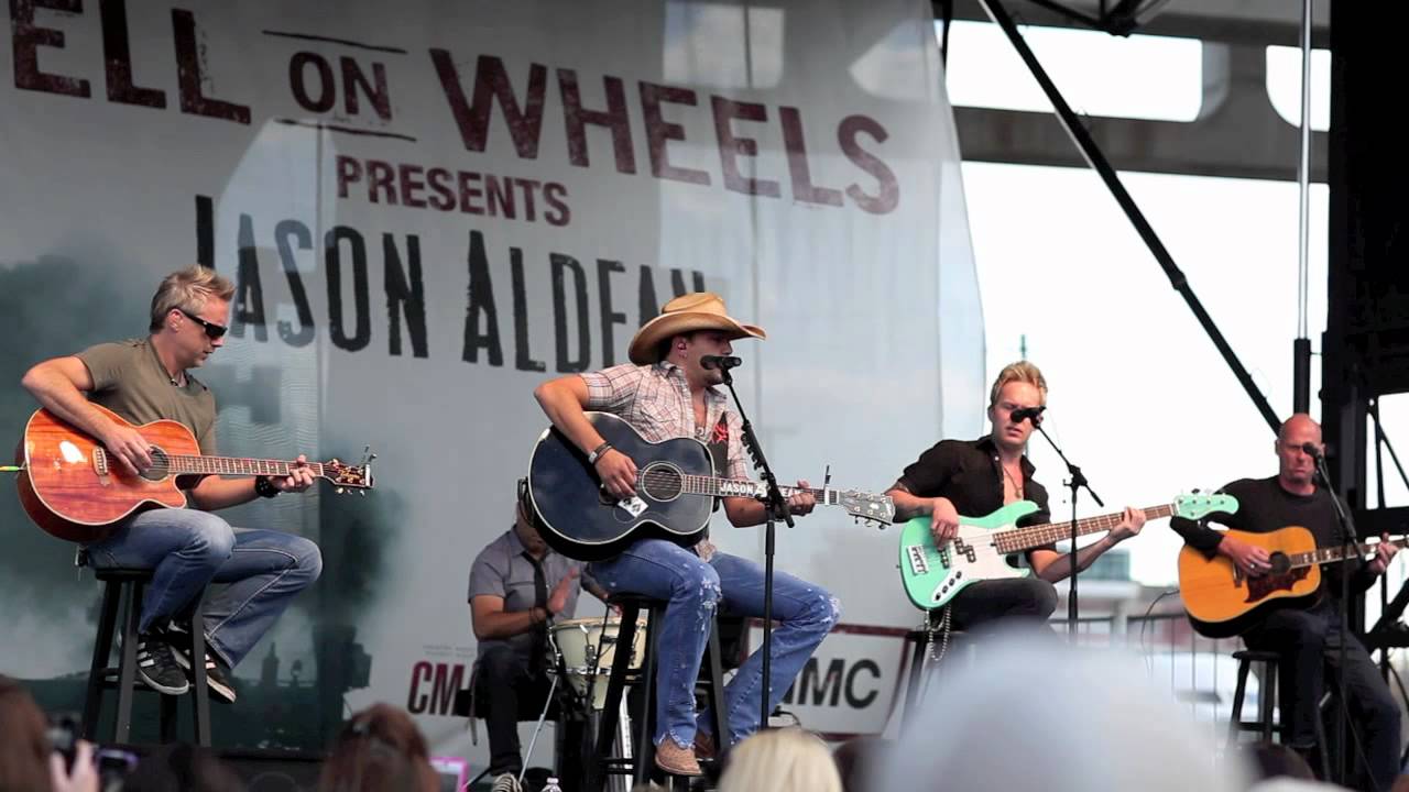 Jason Aldean - Dirt Road Anthem