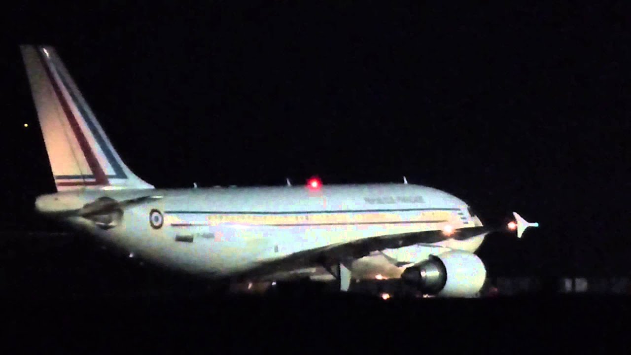 Night Airport Spotting at Pau LFBP [HD]