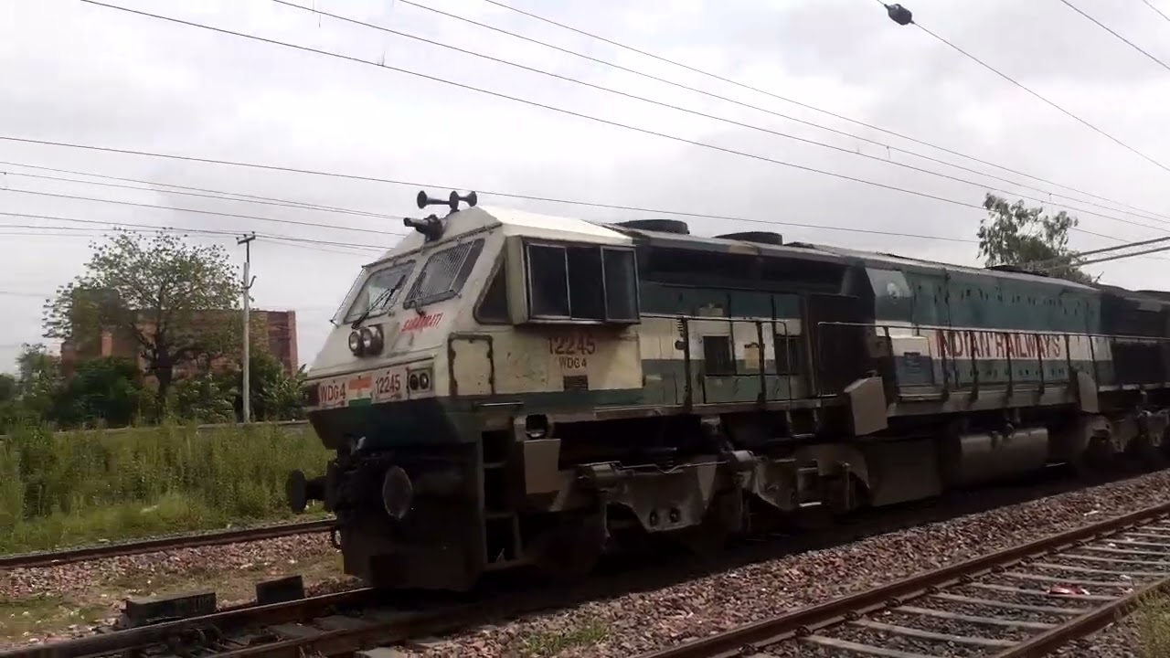 🚆 Powerful Diesel Locomotive in Jodhpur | Indian Railways Action | Raw Train Sounds 