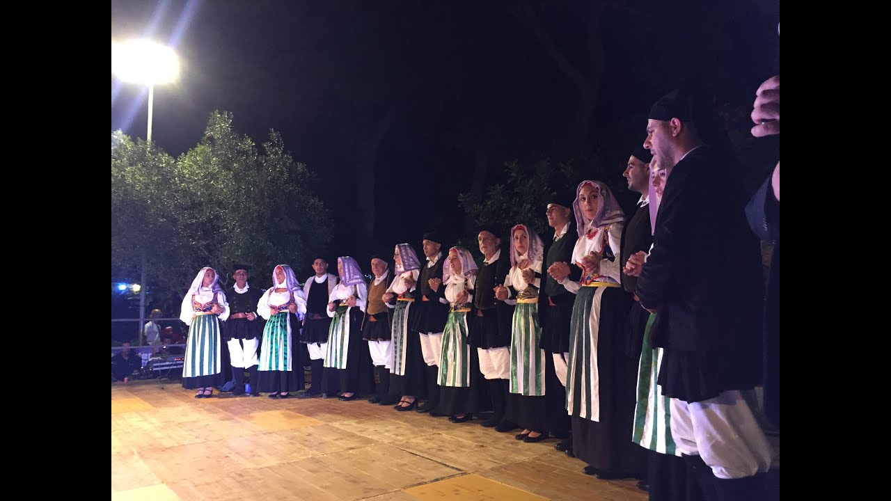 Gruppo folk su carruzzu    su passu  fisa. Gianni Ore Sestu 01-09-024