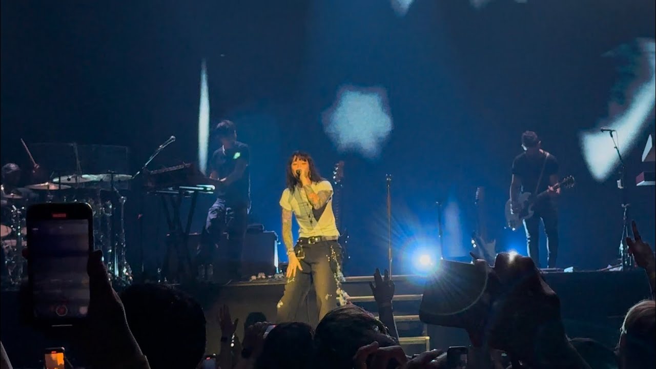 id - keshi (requiem tour, rotterdam rtm stage)
