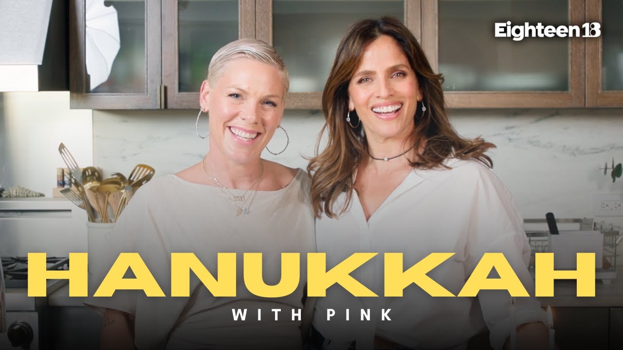 P!NK и Ноа Тишби зажигают свечи в первую ночь Хануки.