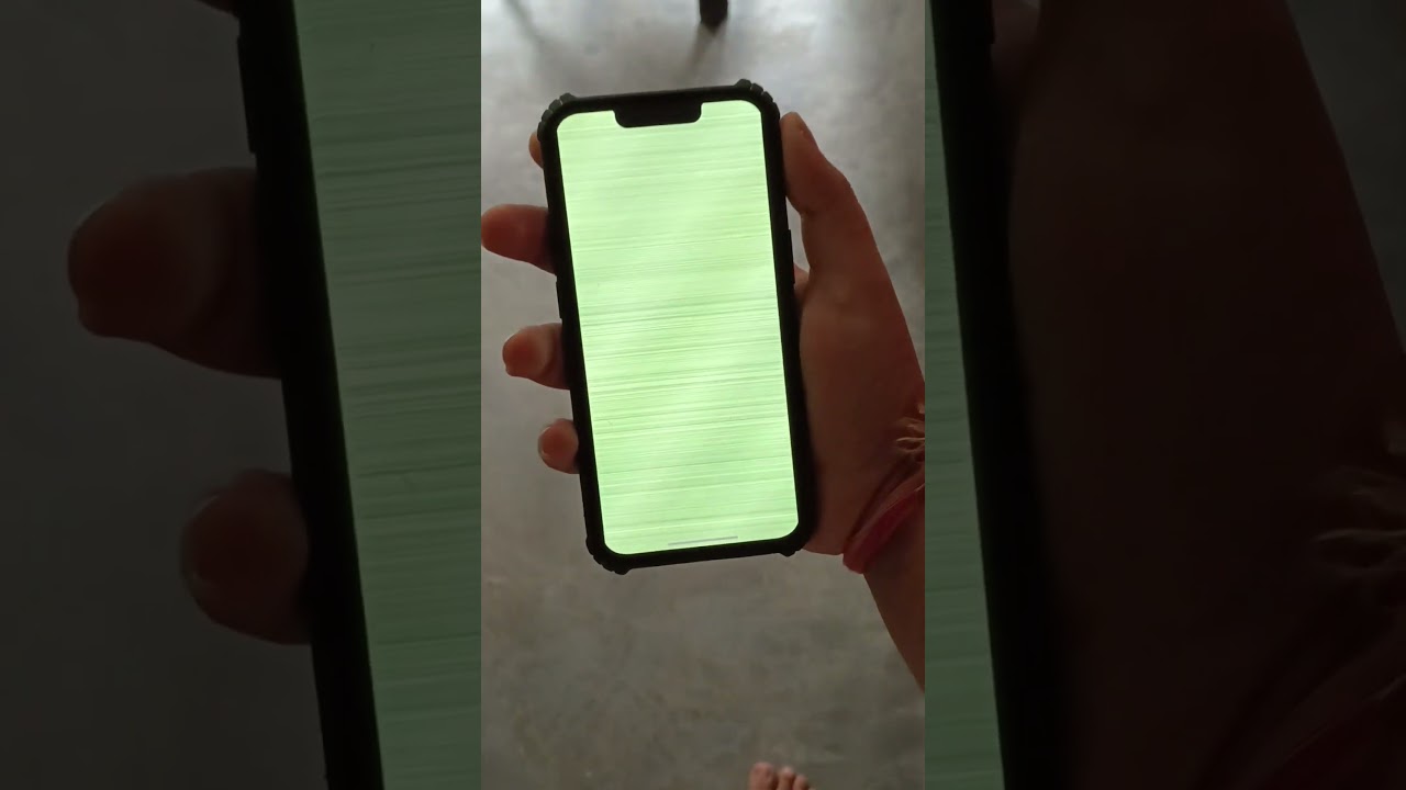 iPhone 13 green screen issue after update ( freinds phone) #viral #shorts #iphone #apple