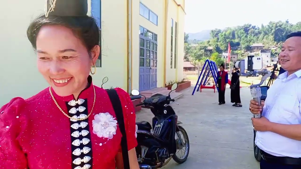 lò điêu hát tả cảnh khổ chi pi nong lé