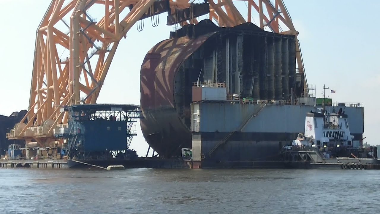 TUGS THREADIN' THE NEEDLE!! on October 1, 2021