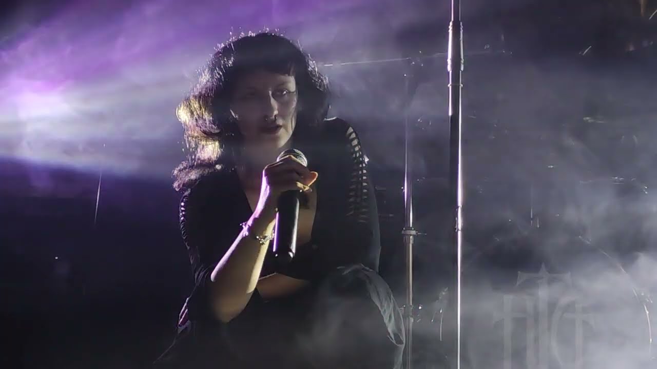 Haptica (Sandra, cantante): 'Made of fire'. Vizzio. Alcorc&oacute;n (Madrid). Domingo, 08/12/24