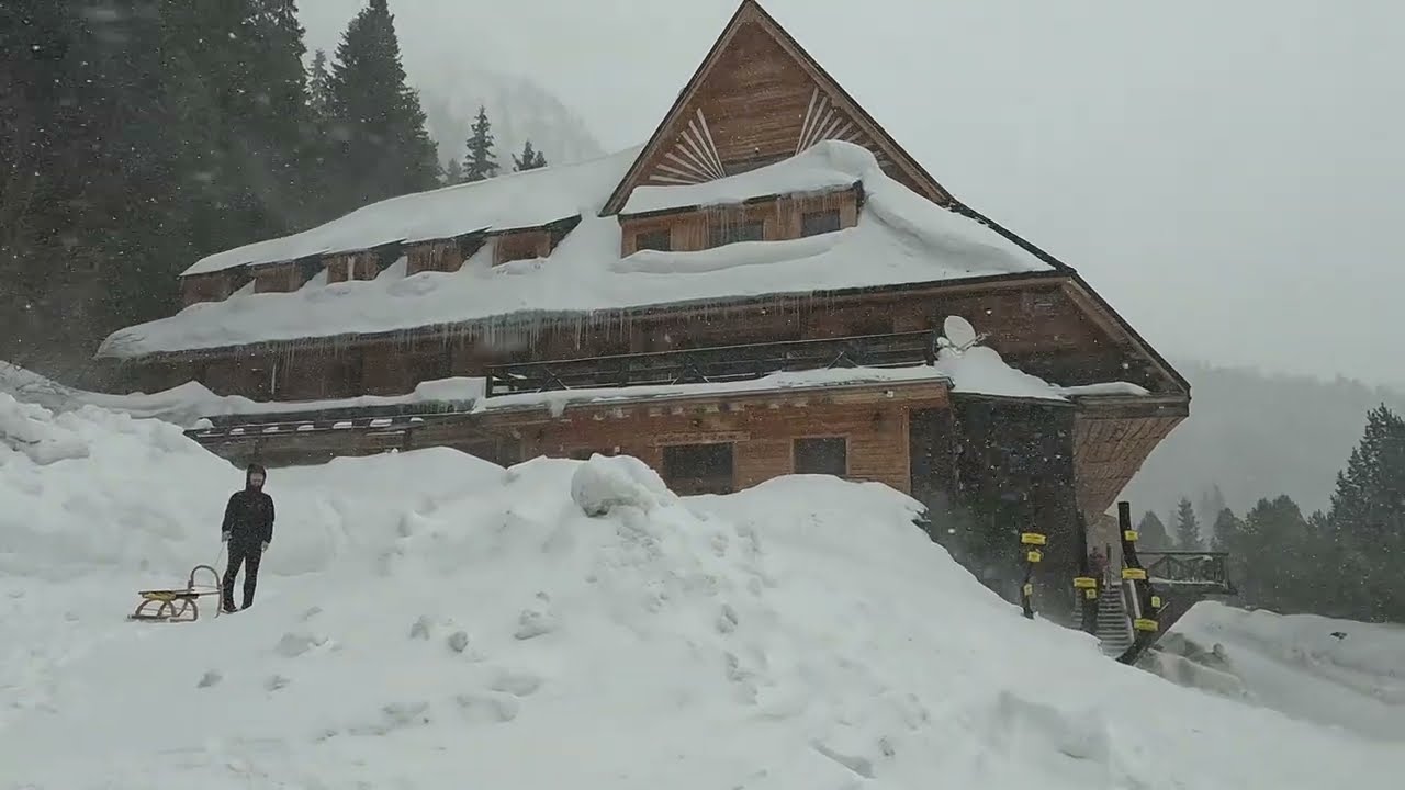 Popradské pleso v zime - sánkovačka po asfaltke - 4k