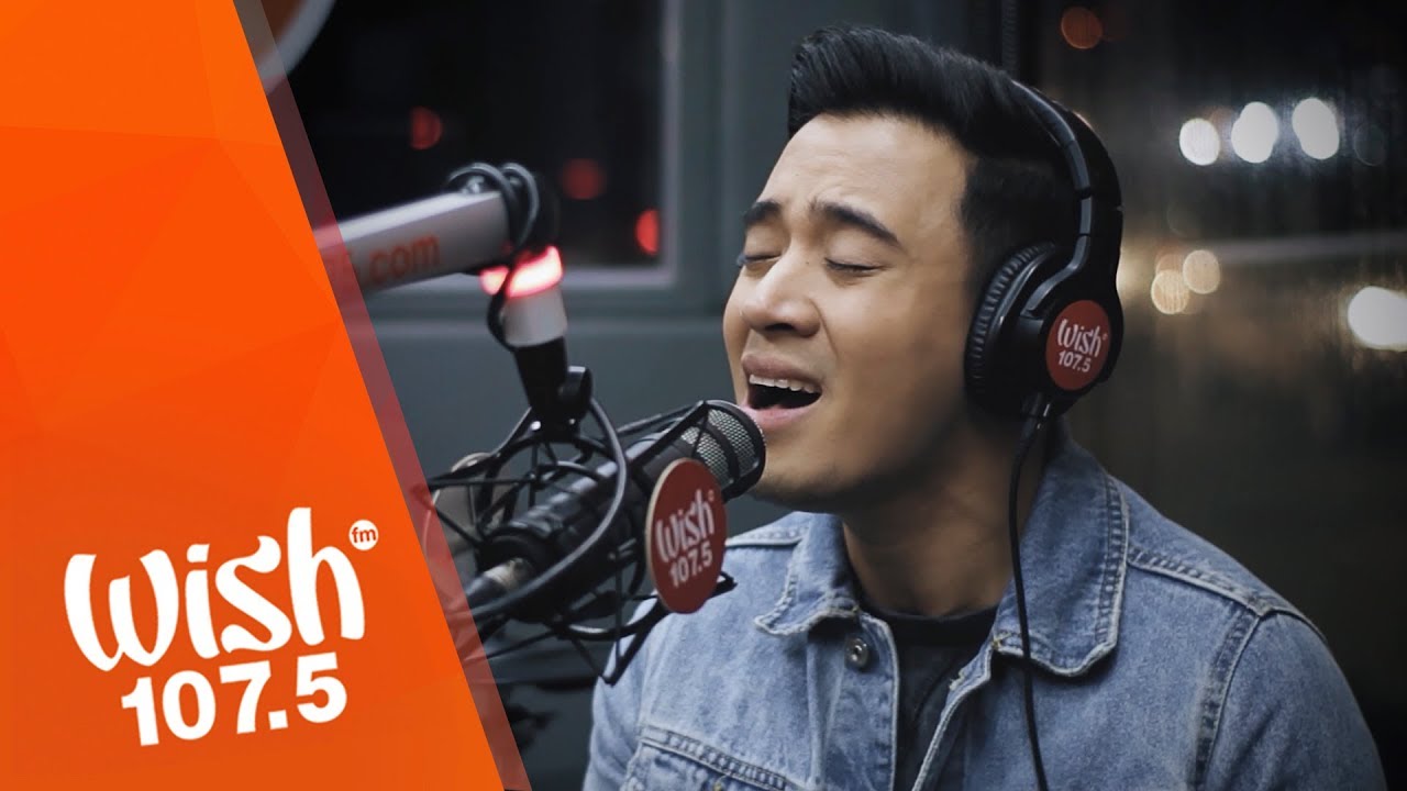 Erik Santos performs 