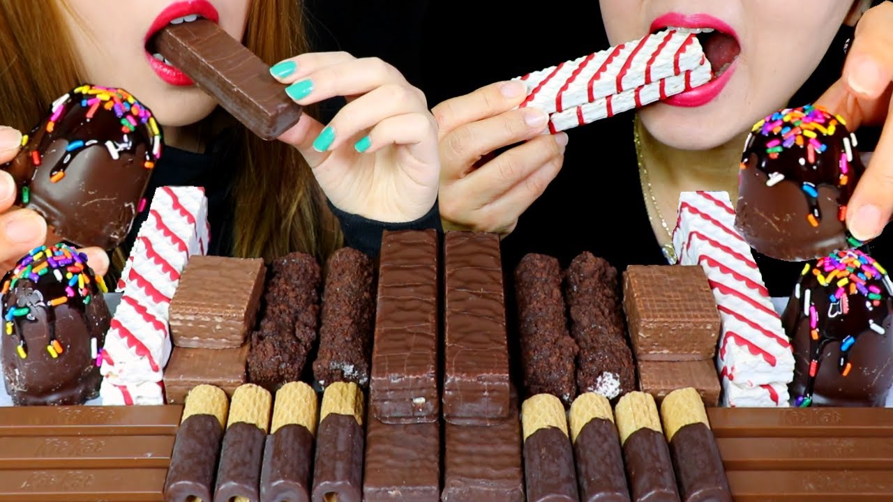 ASMR CRUNCHY DARK CHOCOLATE CARAMEL WAFERS, KITKATS, CHOCOLATE COVERED MARSHMALLOW 먹방 | Kim&Liz ASMR