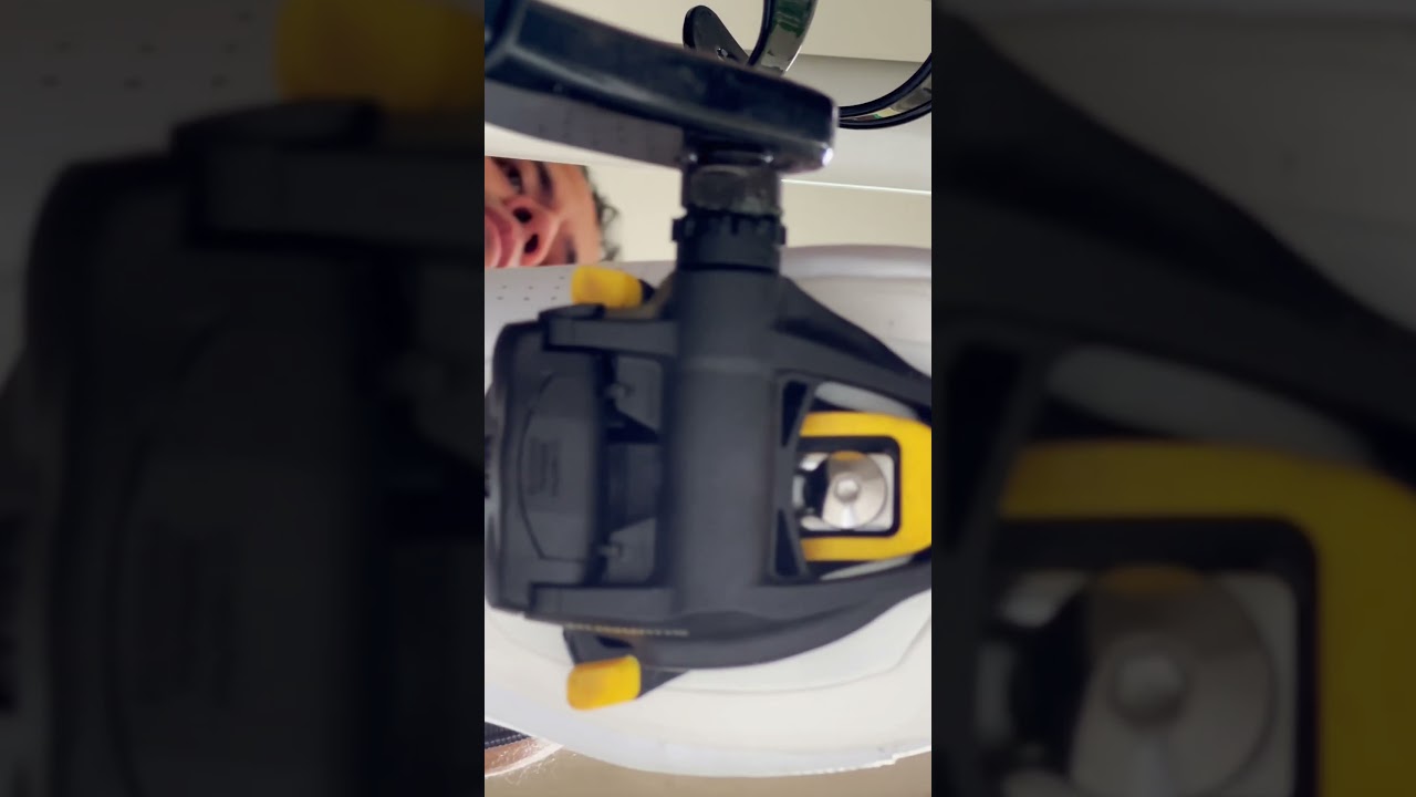 How to clip & unclip cleats #cycling  #cyclinglife  #cleats  #shimano #bike