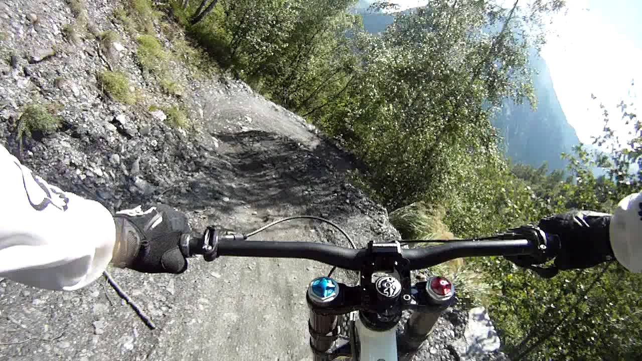 Descente de Venosc au 2 Alpes a fond ! 25.07.2011