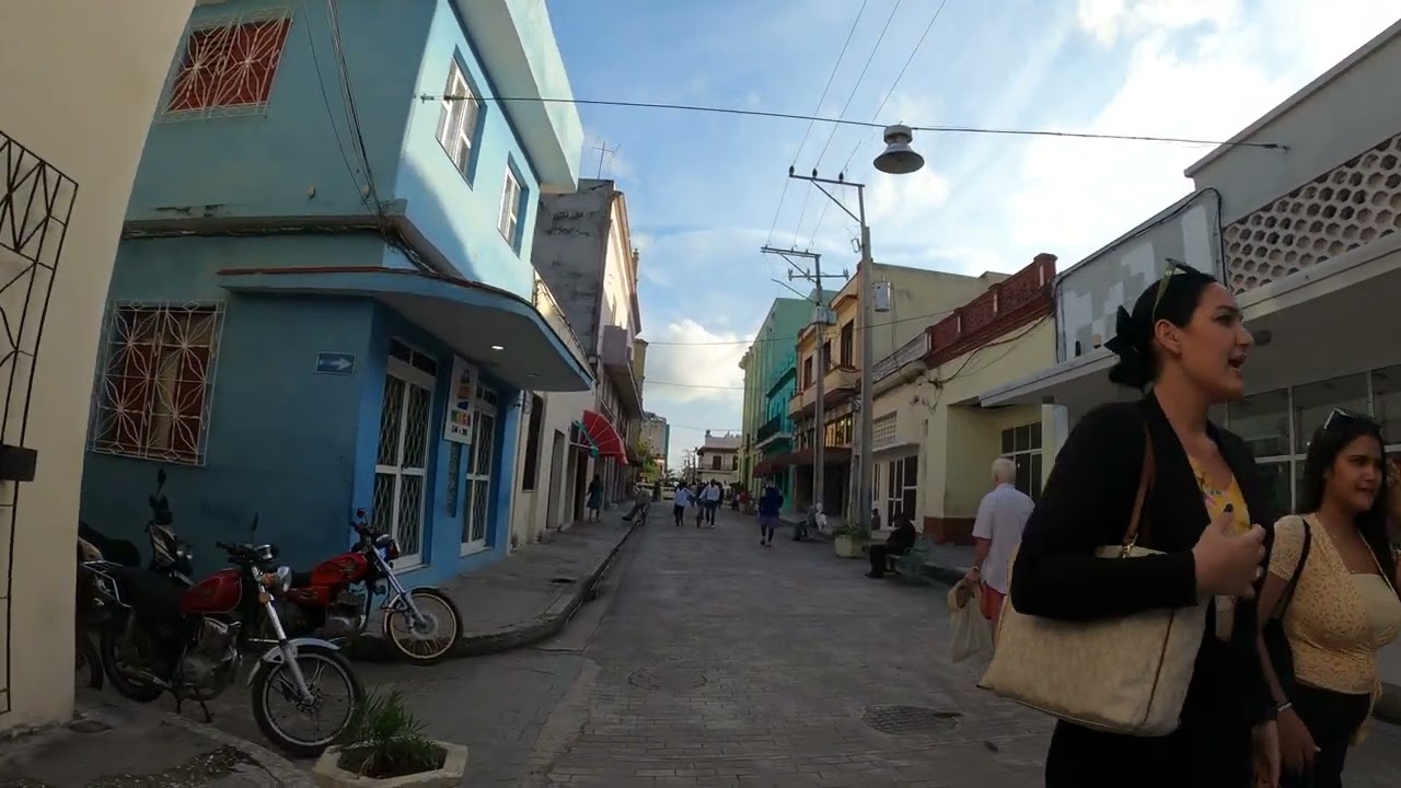 Camaguey Cuba    Calle Republica y Plaza de los Trabajadores -   diciembre 2024